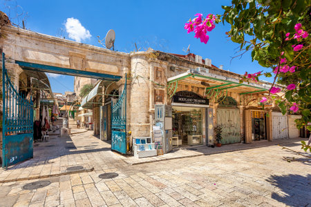JERUSALEM, ISRAEL - AUGUST 21, 2013  Gift shops on bazaar in Old City offers middle eastのeditorial素材
