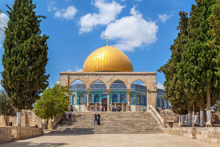 JERUSALEM, ISRAEL - AUGUST 21, 2013  Dome of the Rock - famous mosque constructed between 689 and 691 CE on the site of Jewish Second Temple and located on Temple Mount in Old City of Jerusalem, Israel のeditorial素材