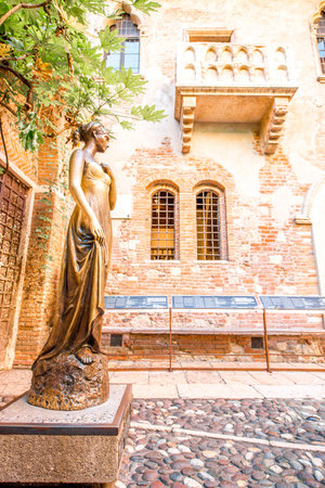 Verona, Italy - May 22, 2016: Juliet statue and balcony in Verona. Romeo and Juliet is a tragedy written by William Shakespeare. This place is the main tourist attraction in Verona.のeditorial素材