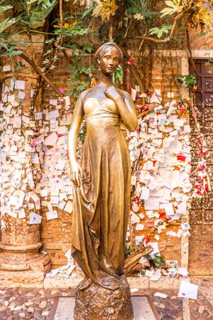 Verona, Italy - May 22, 2016: Juliet statue in Verona city. Romeo and Juliet is a tragedy written by William Shakespeare.のeditorial素材