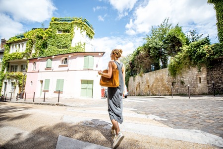Woman traveling in Momartre district of Parisの写真素材