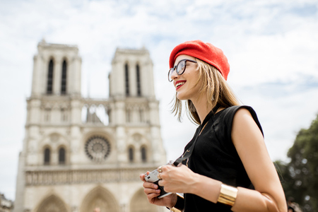 Woman traveling in Parisの写真素材