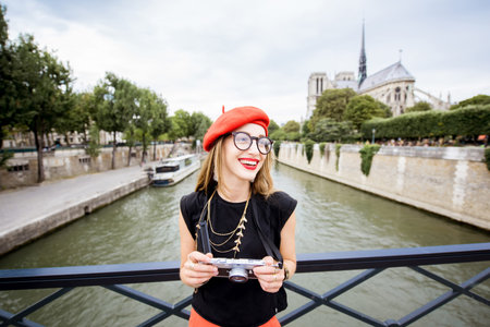 Woman traveling in Parisの写真素材