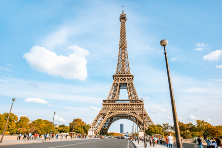 View on the Eiffel tower on Seine river during the daylight in Parisの写真素材