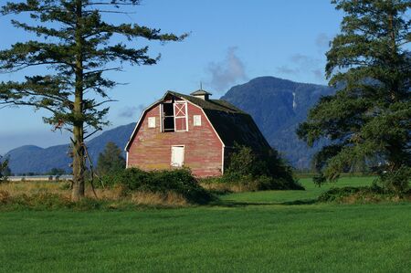 BARN AGAINST THE BLUE SKYの写真素材