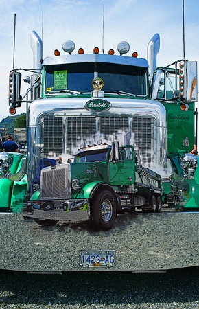 DOUBLE EXPOSURE PETERBILTのeditorial素材