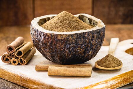 cinnamon in a rustic pot, made from coconut shell, ground cinnamon used in world cuisine.の写真素材