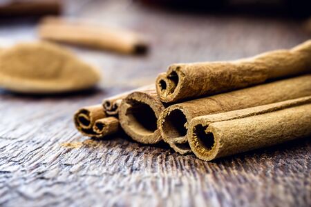 bark cinnamon cut into small piles. Cinnamon, culinary spice.の写真素材