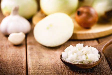 large Brazilian onions in rustic copper pot, shelled vegetables, seasoning or culinary ingredientの写真素材
