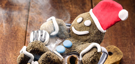 Christmas hot chocolate with marshmallow and gingerbread man biscuit, warm winter drink for relaxationの写真素材