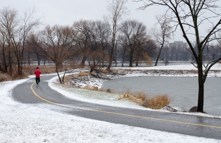 Alongside Dow s Lake  Rideau Canal  in central Ottawa, the snow falls for the first time this winter in the Central Experimental Farm and Arboretum  Ottawa, Ontario, Canada の写真素材