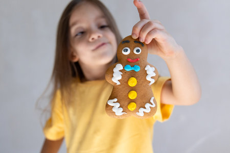 Gingerbread man, kid holding gingerbread man cookie in handsの写真素材