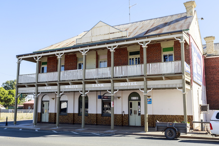 View of the iconic The White Tank Hotel, an outback pub built in 1914 in West Wyalong, NSW, Australia. The hotel takes its name from the tank which was located nearby and was the town's water supply in the early yearsのeditorial素材