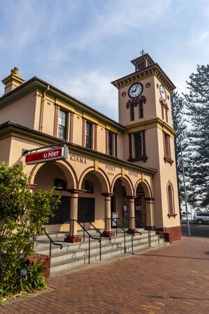 Facade of the magnificent Kiama Post Office, built in 1878 in rendered brick Victorian Italianate style, in Kiama, South Coast of New South Walesの写真素材