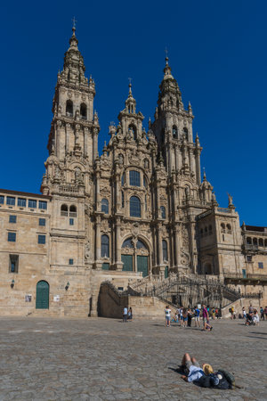 Pilgrims in the Plaza del Obradoiro before the cathedral of Santiago de Compostela in Galicia, Spain.のeditorial素材