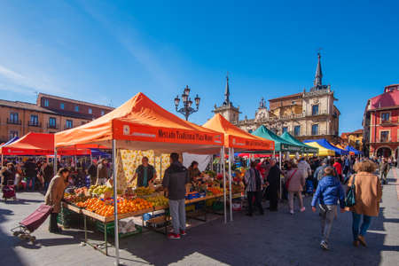 Leon, Spain, February 3, 2019. View of the traditional fruit and vegetable market in the main square of Leon.のeditorial素材