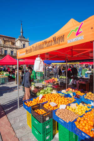 Leon, Spain, February 3, 2019. View of the traditional fruit and vegetable market in the main square of Leon.のeditorial素材
