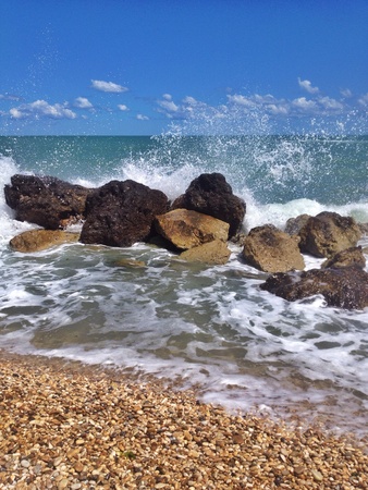 Waves on the rocksの素材