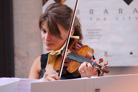 Ferrara, Italia - August 25, 2016: The Ferrara Buskers Festival is dedicated to the art of the street. Art4strings, string quartet from Vienna with two violins, a viola and a celloのeditorial素材