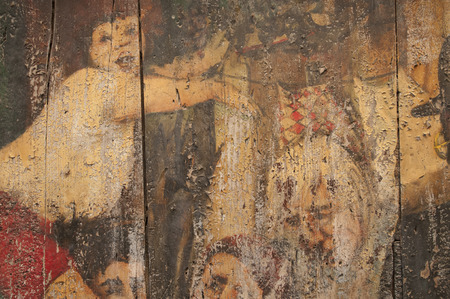 Dipinto su porta invecchiataの写真素材