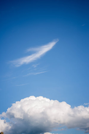 Blue sky thinkingの写真素材