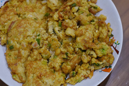 Fried cauliflower in a plate close-up, top view.の写真素材