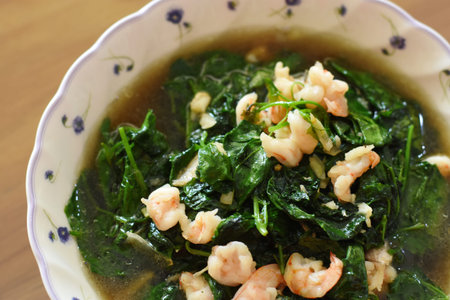 Spinach soup with shrimps or prawns in bowlの写真素材