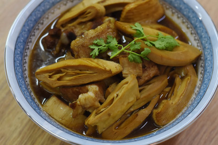 Pork stewed in sweet and sour sauce served with sliced apple