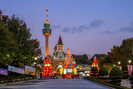 Daegu, South Korea - October 14, 2018: E World 83 tower, it is a symbol of Daeguのeditorial素材