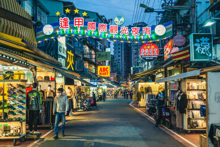 November 10, 2020: Fengjia Night Market, is one of Taichung famous commercial business districts and cliamed to be the largest night market in Taiwan, located next to Feng Chia University in Taichungのeditorial素材