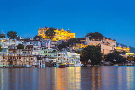 scenery of Pichola lake bank in city palace, udaipur, rajasthan, indiaの写真素材