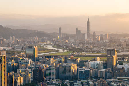 skyline of the taipei city in taiwan at duskの写真素材