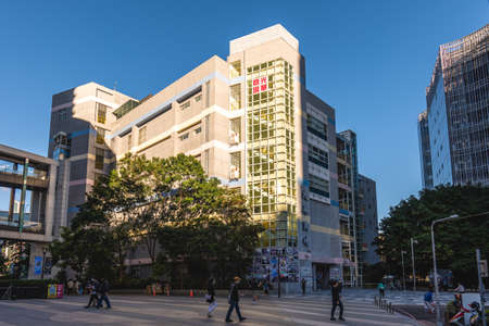 November 29, 2021: Guanghua Digital Plaza computer market, is a six story, indoor technological and electronics market located in Taipei, Taiwan. It is the largest electronics marketplace in Taiwanのeditorial素材