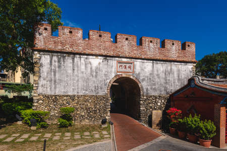 East minor gate, aka tongyi gate, of fengshan old city in kaohsiung, taiwan. Translation: Tongyi gateのeditorial素材