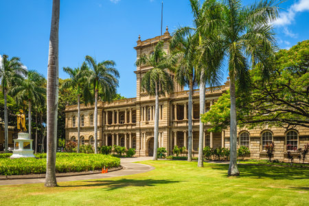 Kamehameha statues and State Supreme Court in Honolulu, hawaiiのeditorial素材