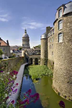 View of ChÃ¢teau de Boulogne-sur-Mer (to the right) and Cathedral of Notre-Dame (in the distance, straight ahead), in Boulogne, northern France.の写真素材
