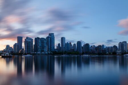 Vancouver, Canada - Circa 2019 : Vancouvers Yaletown as seen from False Creekのeditorial素材
