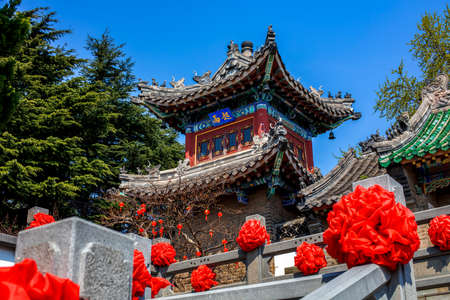 Eaves ridge beast on ancient buildings in Yantai Yuhuangding Parkのeditorial素材