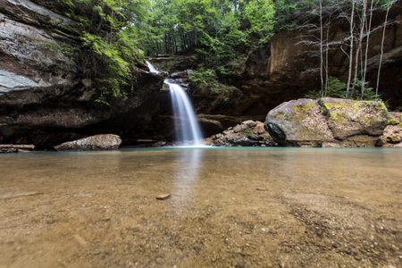 Lower Falls, Old Man's Cave, Hocking Hills State Park, Ohioの写真素材
