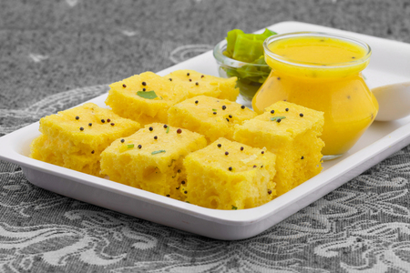 Indian Traditional Street Food Khaman Dhokla Served With Chutney & Chilliの写真素材
