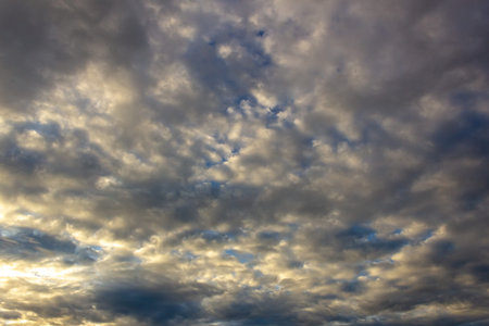 Cloudscape has been developing in gorgeous form. The sky is full of beautiful clouds.