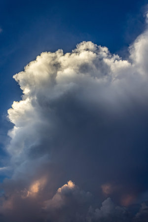 Cloudscape has been developing in gorgeous form. The sky is full of beautiful clouds.