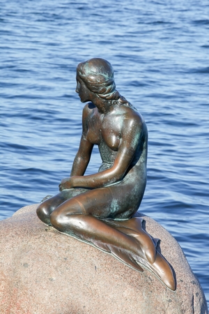 Copenhagen, Denmark - May 29, 2014: The Little Mermaid statue in Copenhagenのeditorial素材
