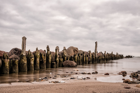 Groynes on shore of the Baltic Sea in the evening.の写真素材
