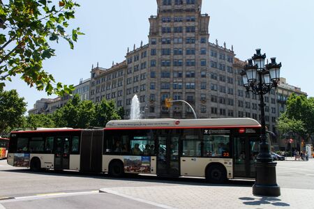Barcelona, Catalunya- june 12th 2015: street view with urban busのeditorial素材