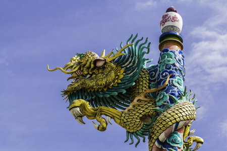dragon on roof at chinese temple,thailandの写真素材