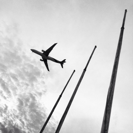 plane is flying over polesの素材