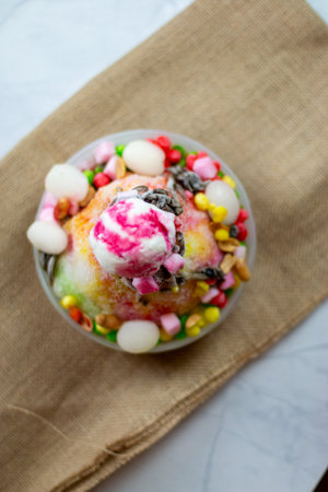 Ice kacang (ice shaving) is a dessert popular in Singapore, Malaysia, and Brunei. Adding ice cream, beans, almond, grass jelly, or coconut jelly can bring you good mood.の写真素材