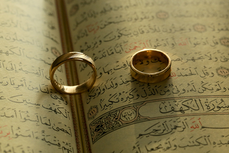 Wedding Rings And Holy Quranの写真素材