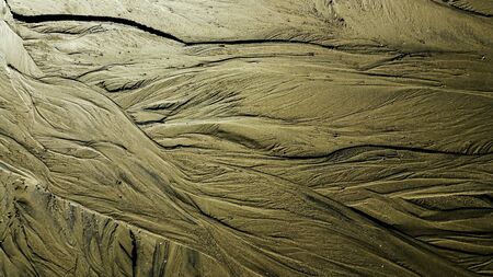 Water channels in sandの素材